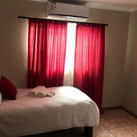 Urbanlife Keetmanshoop Accommodation Bagian luar foto