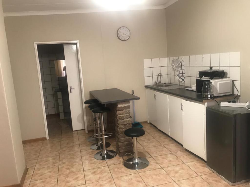 Urbanlife Keetmanshoop Accommodation Bagian luar foto