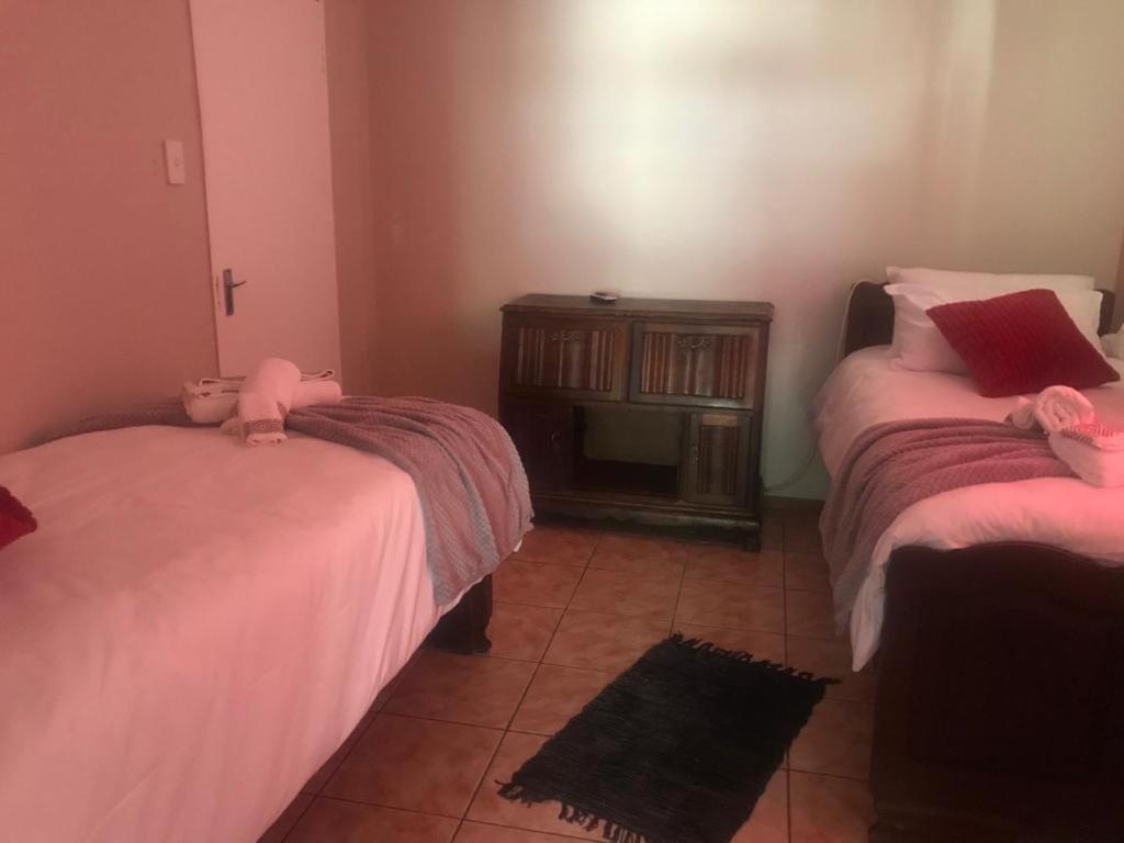 Urbanlife Keetmanshoop Accommodation Bagian luar foto