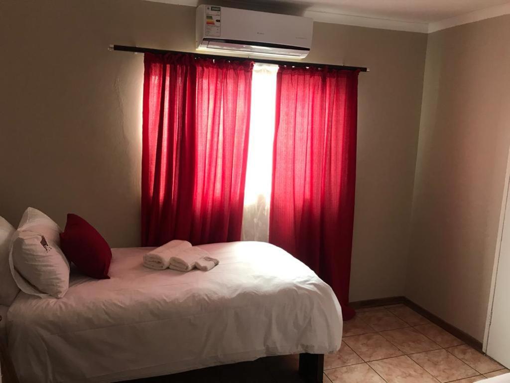 Urbanlife Keetmanshoop Accommodation Bagian luar foto