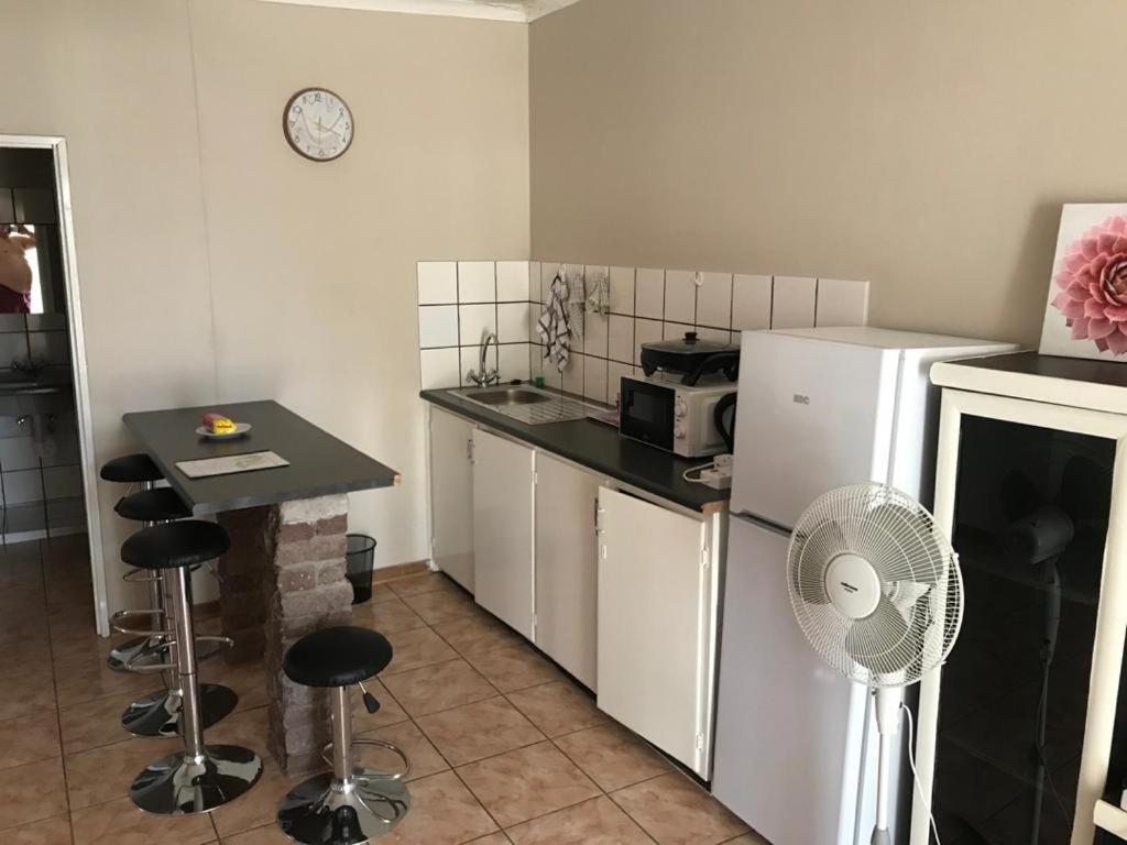 Urbanlife Keetmanshoop Accommodation Bagian luar foto